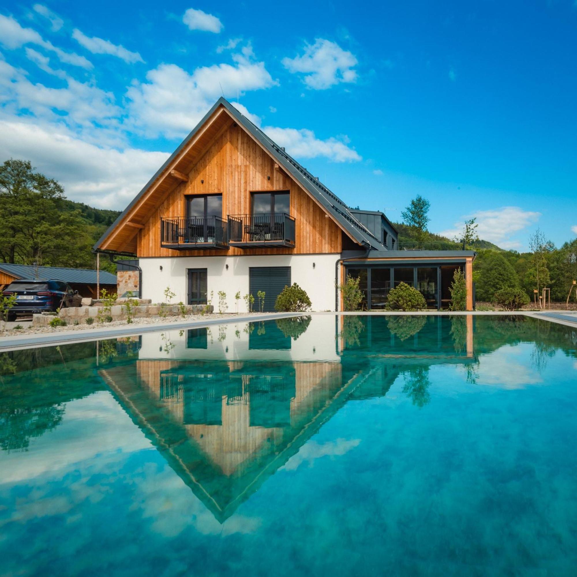 Mlynicka Zahrada Hotel แชร์เวนาโวดา ภายนอก รูปภาพ